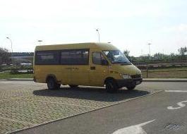 Lo scuolabus fuori servizio va a fare la spesa a Cascina