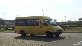 Lo scuolabus fuori servizio va a fare la spesa a Cascina