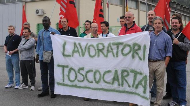 La Cgil verifica le buste paga degli operai Toscocarta