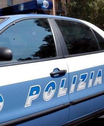 Cori e offese alla polizia: denunciato ultrà azzurro