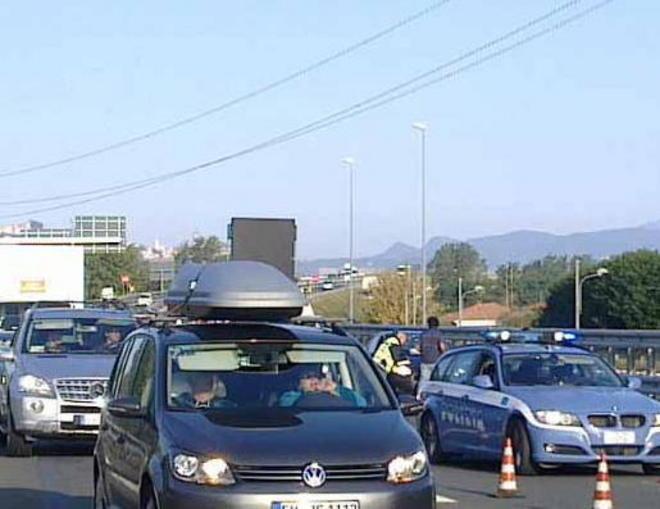 Pensionato a piedi travolto in autostrada 