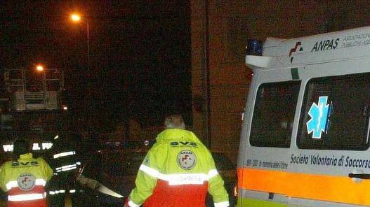 Operaio accoltellato rischia la vita