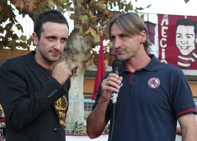 L’abbraccio al Livorno tra foto, applausi e cori 