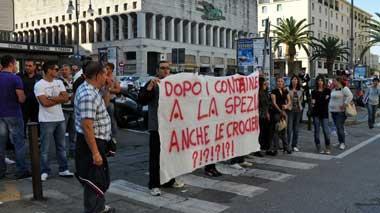 I lavoratori della Porto 2000 protestano in Comune
