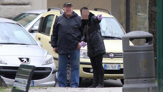 Multati una prostituta cinese e il suo cliente che guidava senza assicurazione