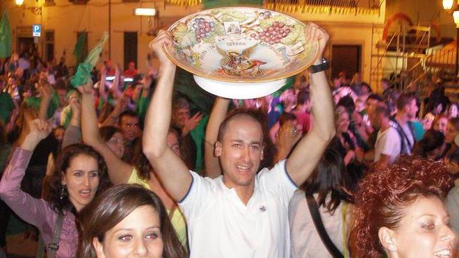 La gara delle sfilate ai Verdi Ai Celesti il palio dei ciuchi