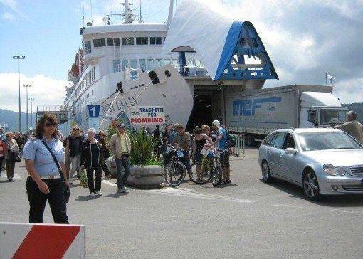 Fine stagione col botto, traghetti a pieno carico 