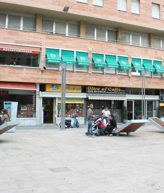 Aperto per shopping via Grande sì Attias solo a metà