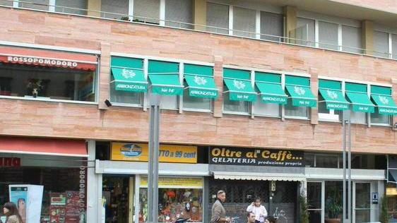 Aperto per shopping via Grande sì Attias solo a metà