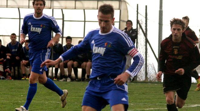 Rigore e assist, il bomber operaio non perdona 