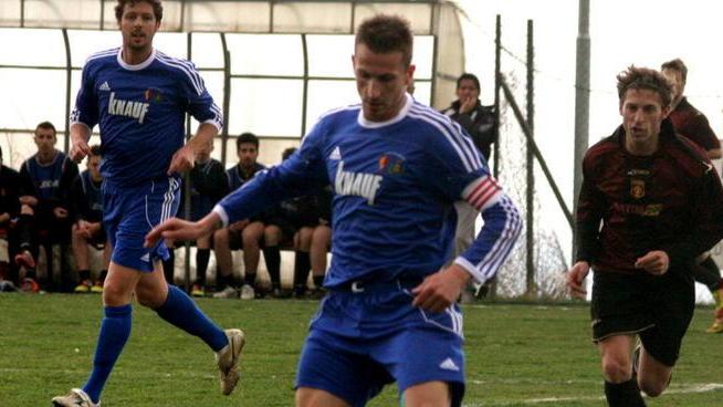Rigore e assist, il bomber operaio non perdona