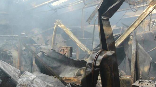 Azienda ridotta in cenere distrutto un salumificio