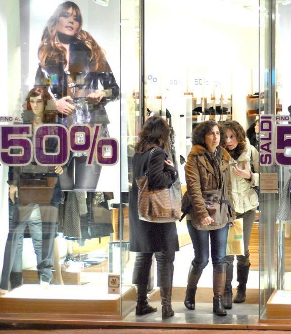 No dei commercianti ai saldi prima di Natale 