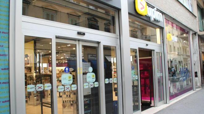 Borseggio alla Upim, derubata un’anziana
