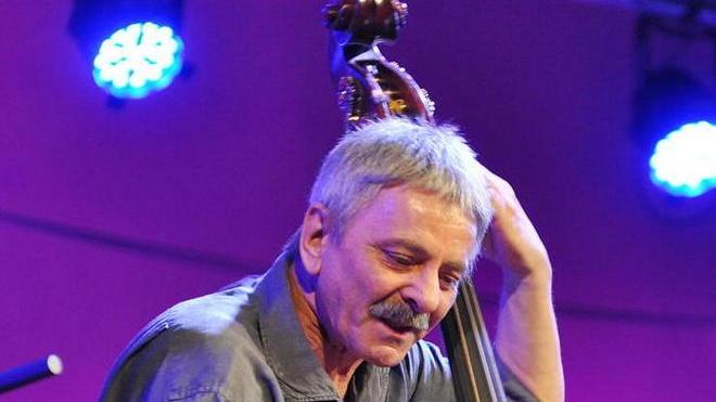 A tutto trio jazz