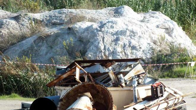 Sequestra discarica industriale abusiva