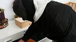 Il giorno del compleanno i ladri gli svaligiano la casa