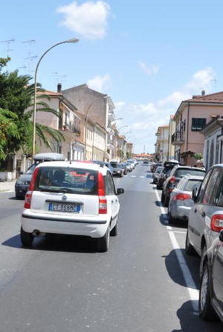 Stamani si consegna la petizione per via IV Novembre