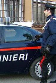 Tenta di svaligiare appartamento, giovane in manette