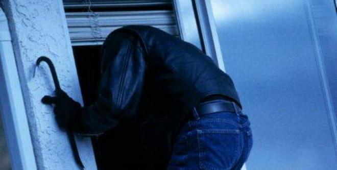 Ladri-vandali di notte nella sede della Misericordia 