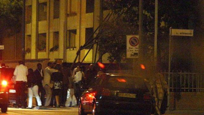 Gelosia sfrenata, strappa i vestiti all’ex e lo lascia in mutande