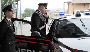 Sparano dalla folla ai banditi sorpresi a rubare in una villetta a San Pierino 