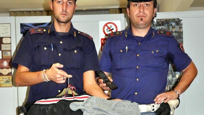 Aggredisce una donna per rapinarla, arrestato