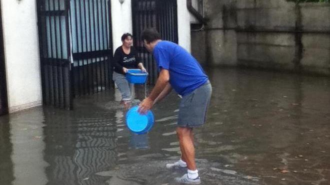 Muro di 25 metri crolla sotto la pioggia ingenti i danni