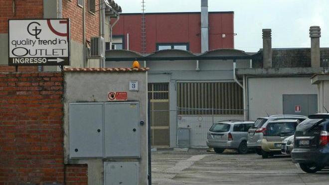 Dieci donne a casa senza più lavoro