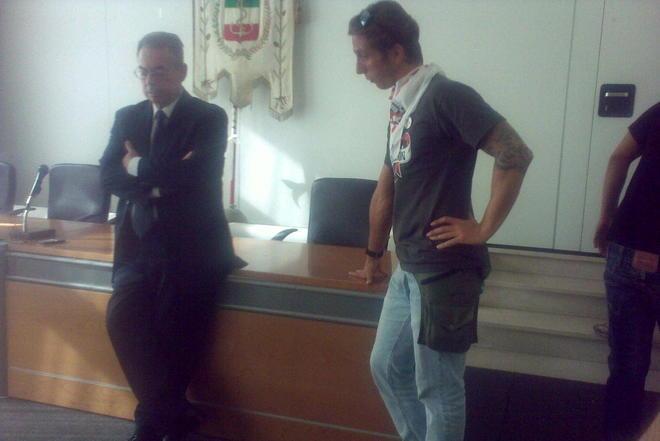 «Non voglio soldi ma lavoro per mio figlio» 