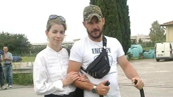 Loriano in marcia insieme alla moglie e alla piccola Stella