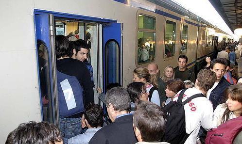 Biglietti più cari per treni e bus 