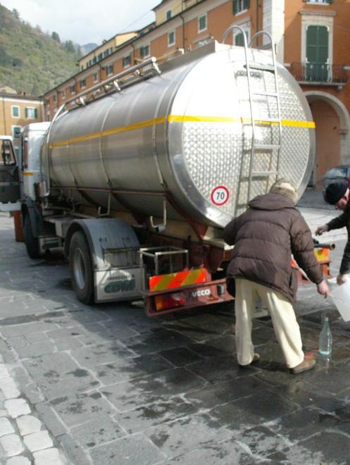 Pdl: estate finita ma ancora autobotti