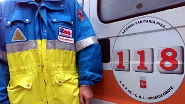 Cade dal tetto di un capannone, non è in pericolo di vita