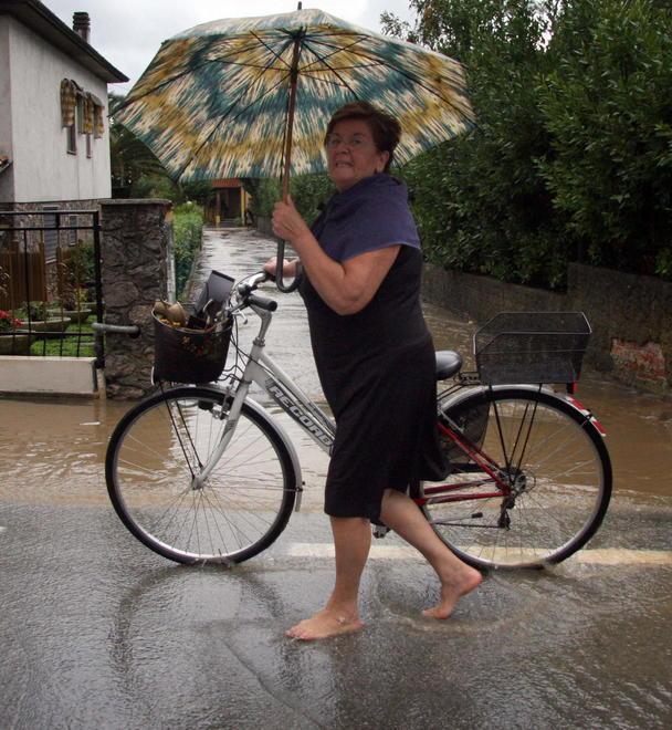 Piove: aziende e negozi invasi dall’acqua 