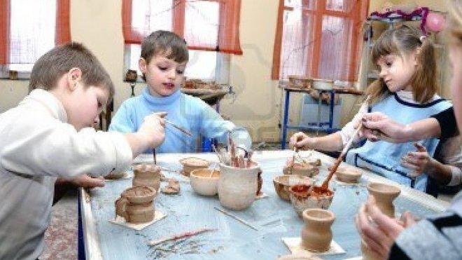 Laboratori studiati per bimbi ceramisti come gli Etruschi