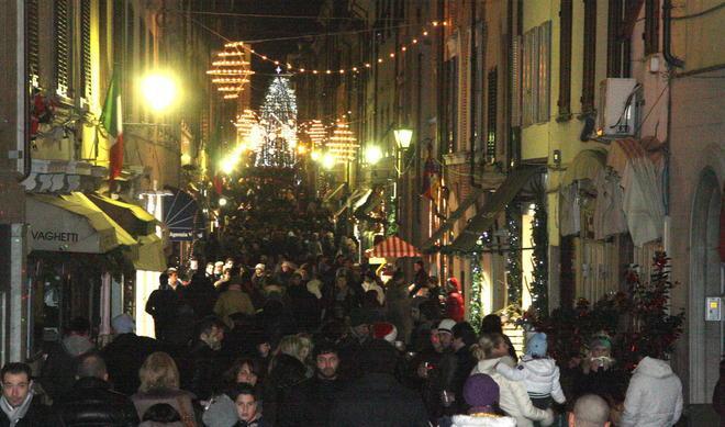 Lombardi chiede soldi ai negozi 