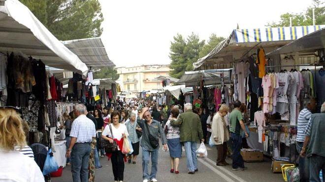 I mercati ambulanti nella morsa della crisi ma tiene l’alimentare