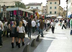 Domenica in centro torna la festa dello shopping 