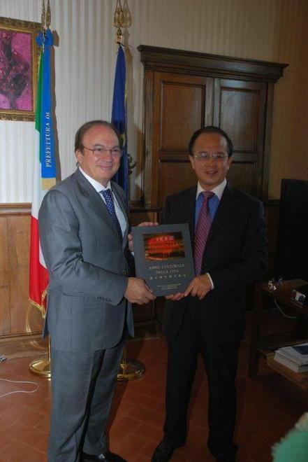 L’ambasciatore cinese incontra il prefetto 