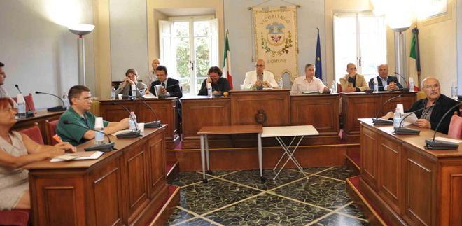 Fognature, la protesta in consiglio comunale 