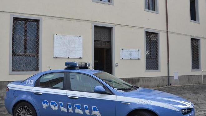 Forzano una finestra e rubano all’università