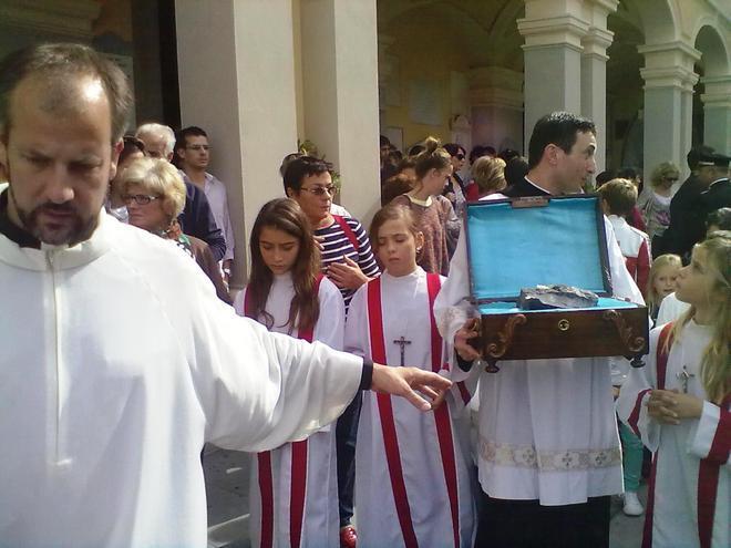 Benedetta la città da Montenero con la reliquia di Lourdes 