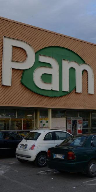 Furto con spaccata notturna alla Pam 
