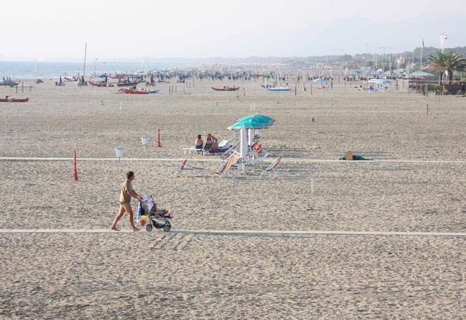 «Noi siamo aperti»: bagno sfida l’apatia dei colleghi 