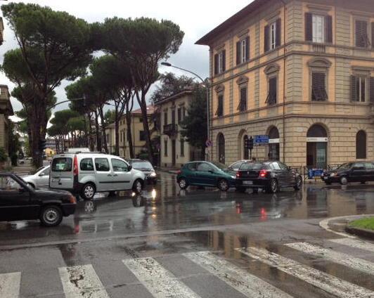 Semaforo in tilt, incidente all’incrocio di viale Cadorna 