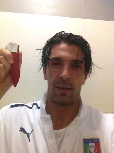 Il corno di Buffon su Facebook per la vittoria della Carrarese 
