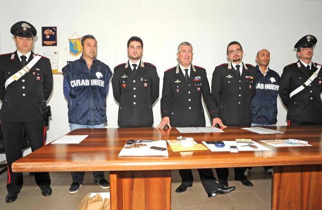 Droga, sgominato giro di spaccio da 300mila euro al mese 