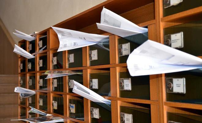 Ruba le riviste al vicino di casa e finisce sotto processo 