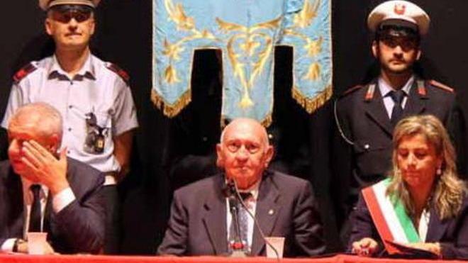 Secchiari: «Diamo soldi a chi ne ha bisogno»